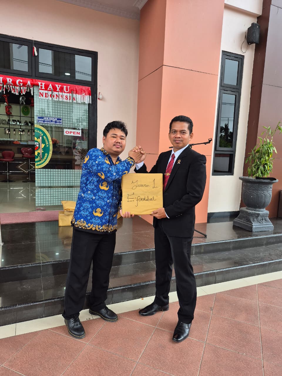 pembagian hadiah hut 80 6